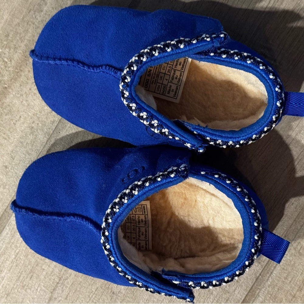 UGG Royal Blue baby Slippers size 4-5 EUC